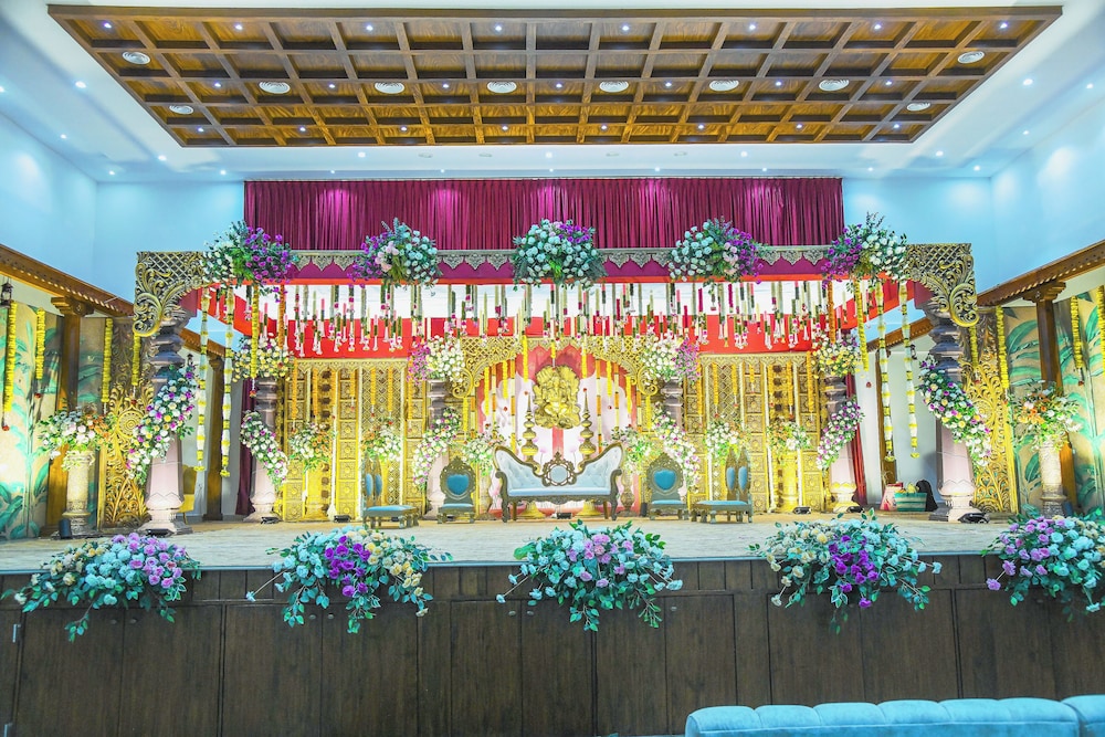 Shambhavi Hotel & Convention Centre