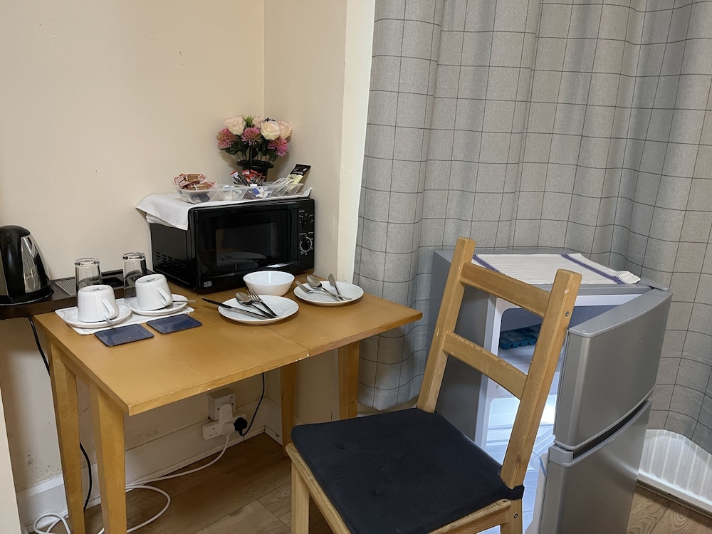 Oxford Vacations - Hollybush Guest House - Property Image 2