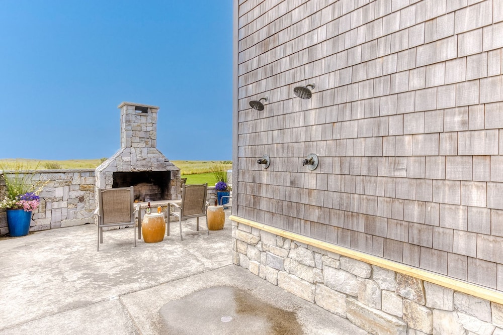 Oceanfront Comfort Style Luxury Hot Tub Wifi 600 35