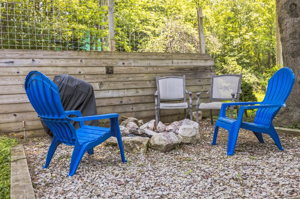 Mountain Koru Near Trails & Town 2 Bedroom Cabin