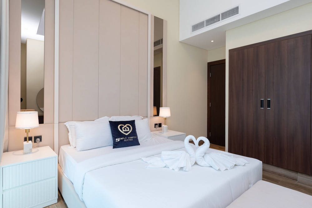 SIMPLY COMFORT Urban Chic Suites in J One Tower City & Canal Views