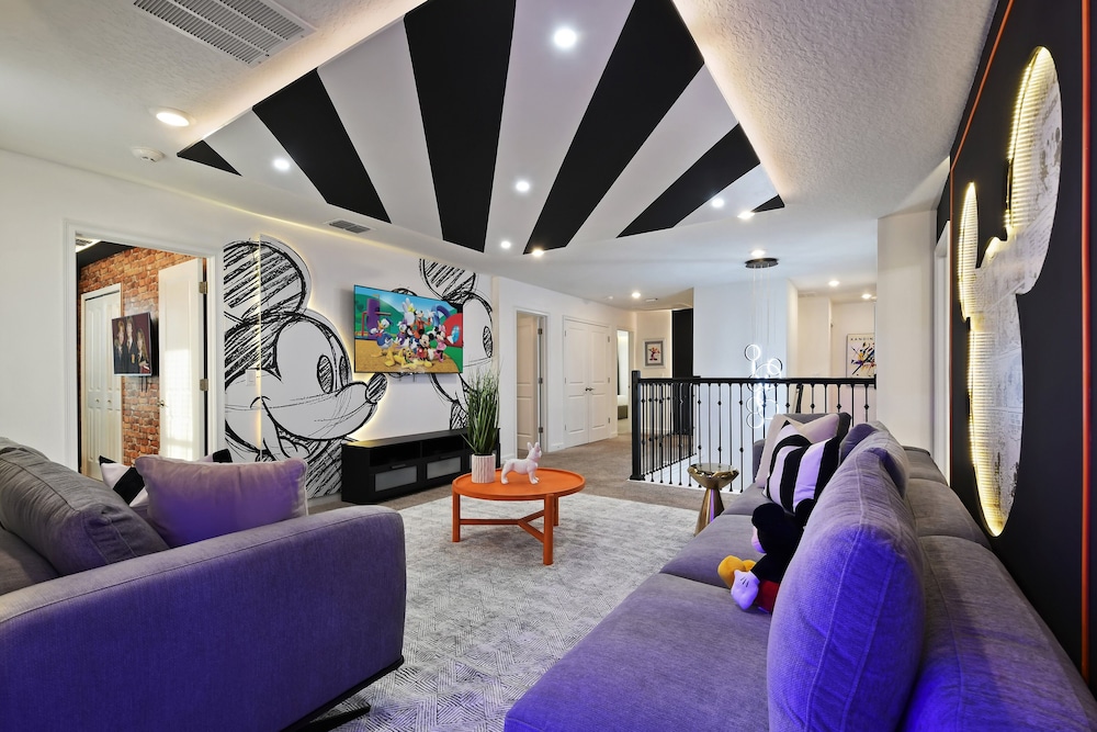 Epic Family Getaway: Themed Villa Near Disney !