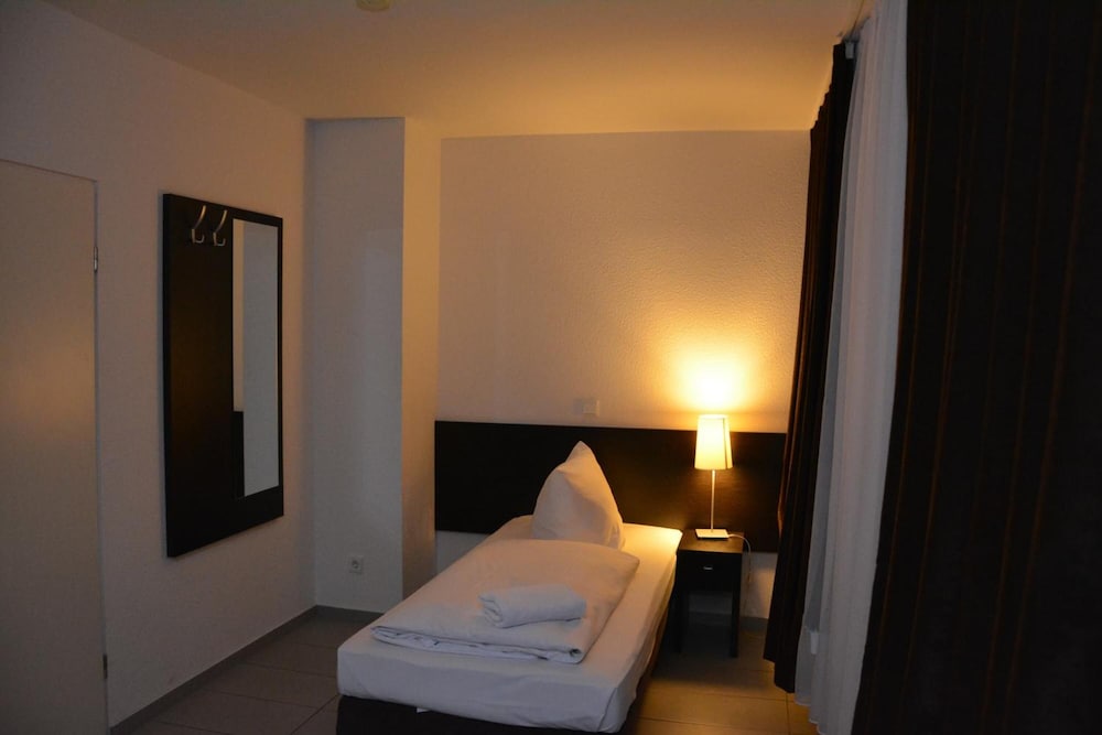 Frankfurt Vacations - Mosel Hotel Frankfurt - Property Image 11