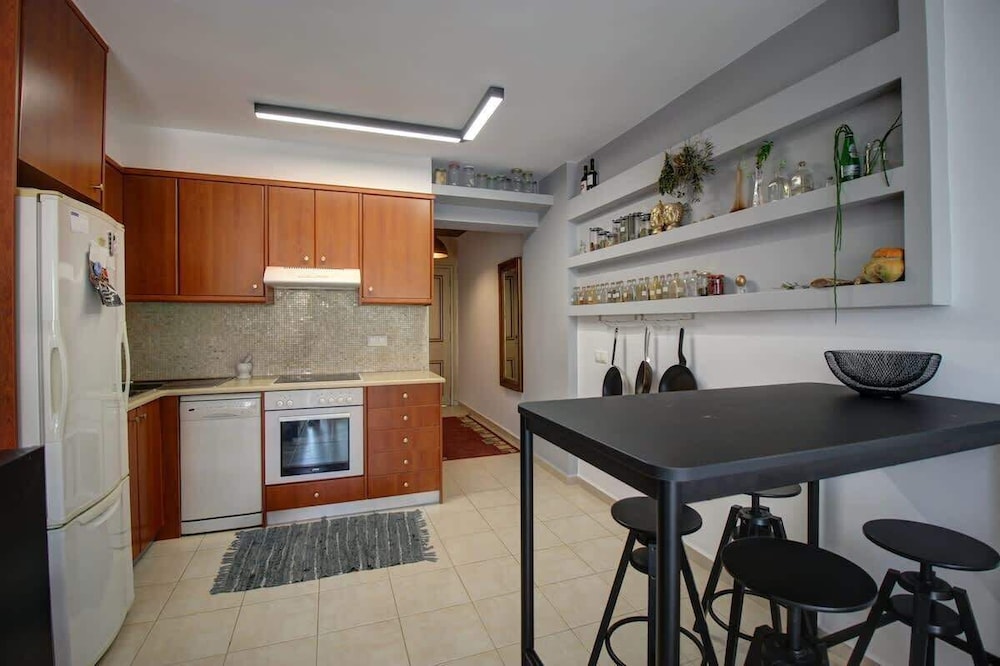 Villa Elias 3BR with Jacuzzi & Pool