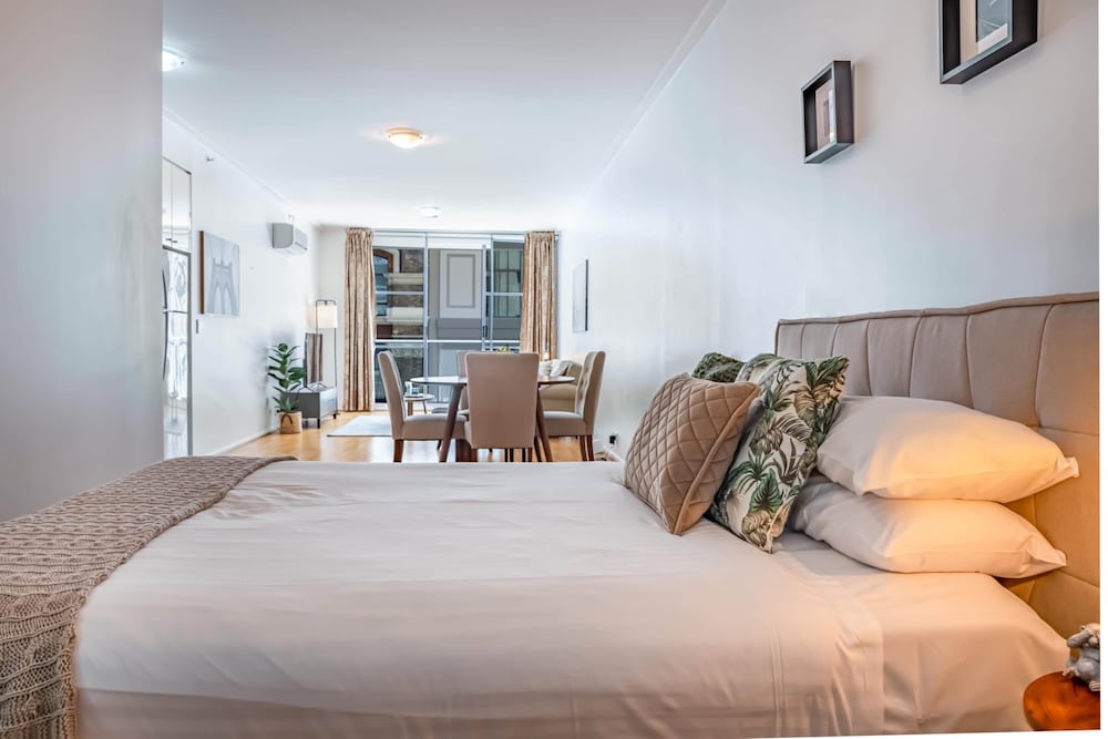 Stylish Studio With Pool & Gym in Heart of Sydney