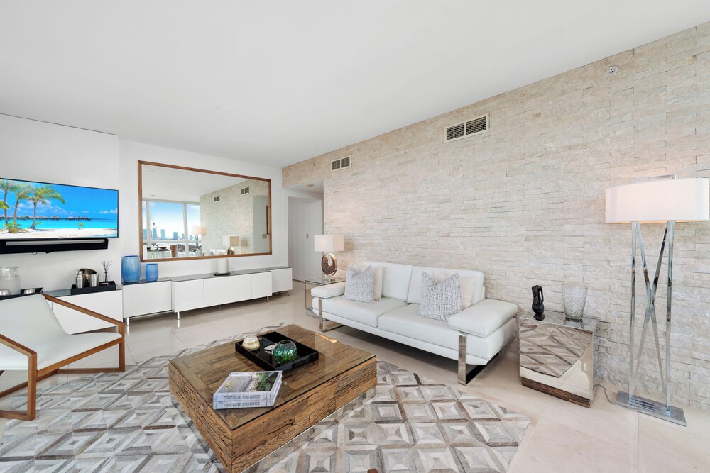 Luxury Vacation Rentals at The Setai by LRMB