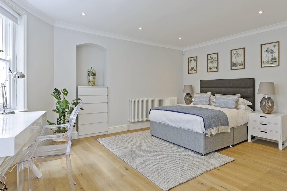 Huge Kensington Garden Flat