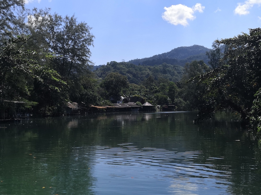 Iyara Boty Resort