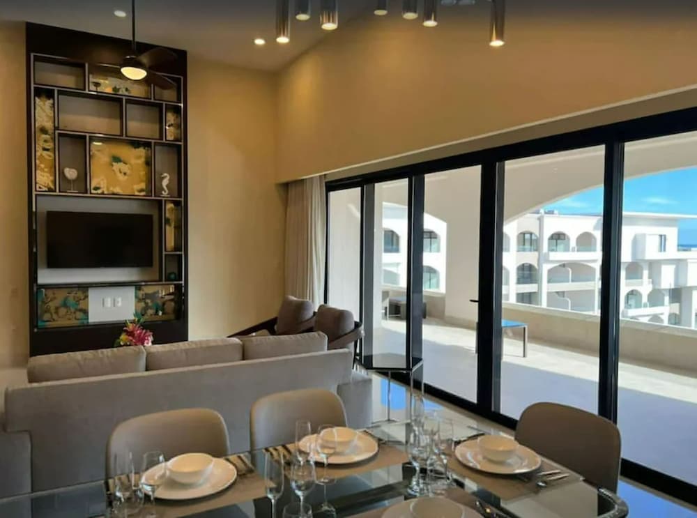 2BD Villa La Valencia Ocean View 5 Star Resort