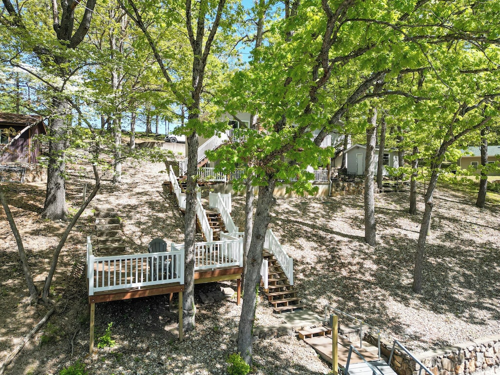 Stunning Views of the 7.5mm, Private Dock, Spacious Decks, Kayaks & More!