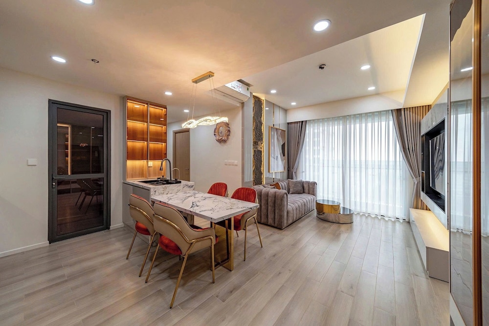 Apartment Landmark 81 by Urban Home