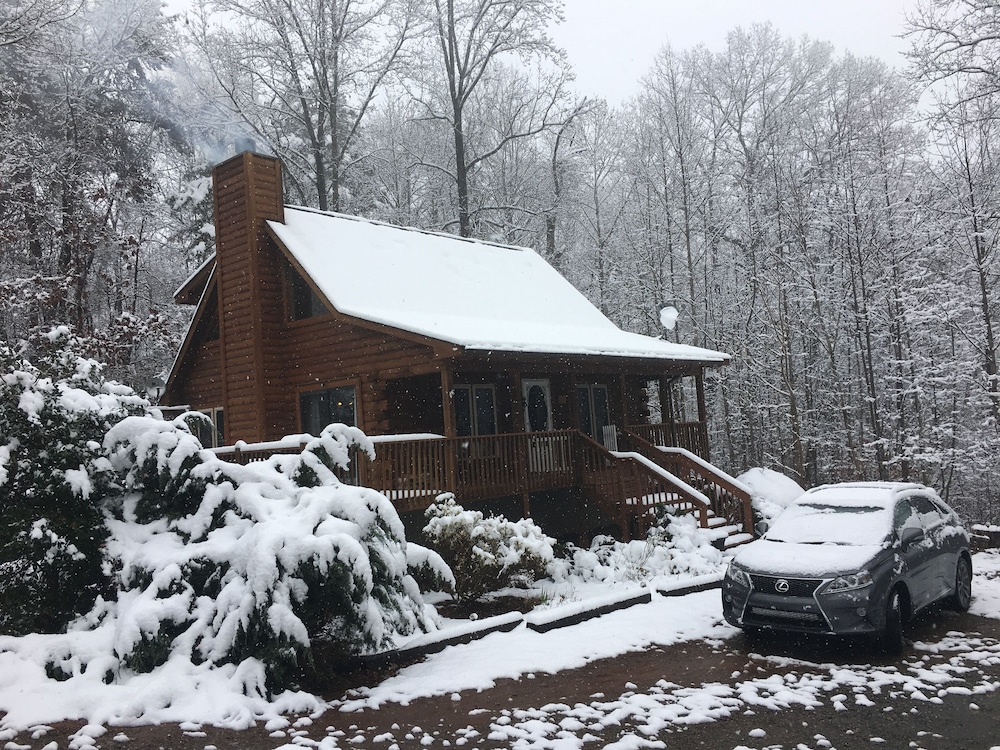 Horseshow Hideaway - Pet Friendly Cabin, 7 Minutes to TIEC - Property Image 12
