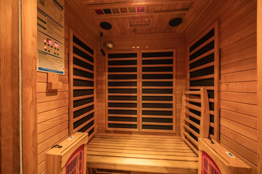 The Break Pool Spa Sauna Beach