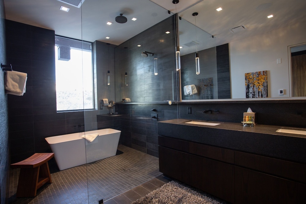 One Empire Pass Lodge at Deer Valley Resort - Four Bedroom Residence #401 4 Condo