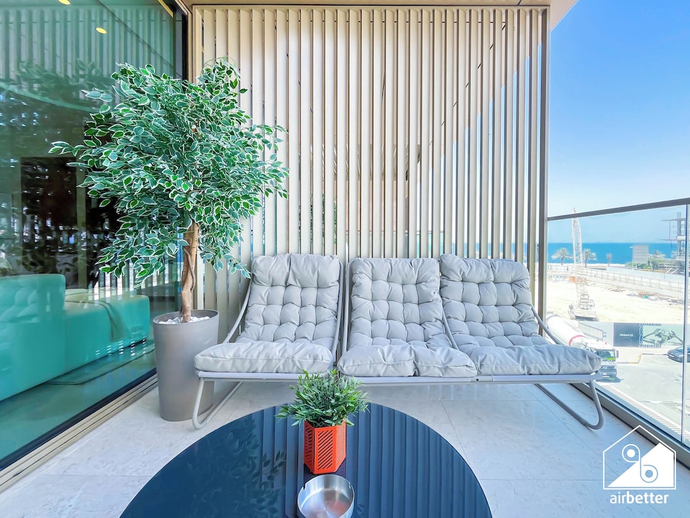 Luxury Beachfront 1BR on Palm Jumeirah & Balcony