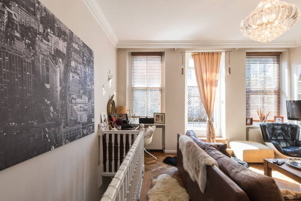 Stylish 1-bed With a Roof Terrace
