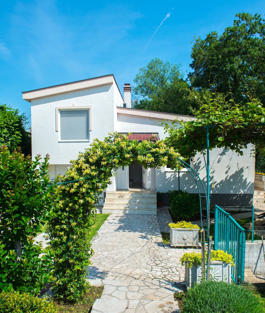 Villa Idila view 3