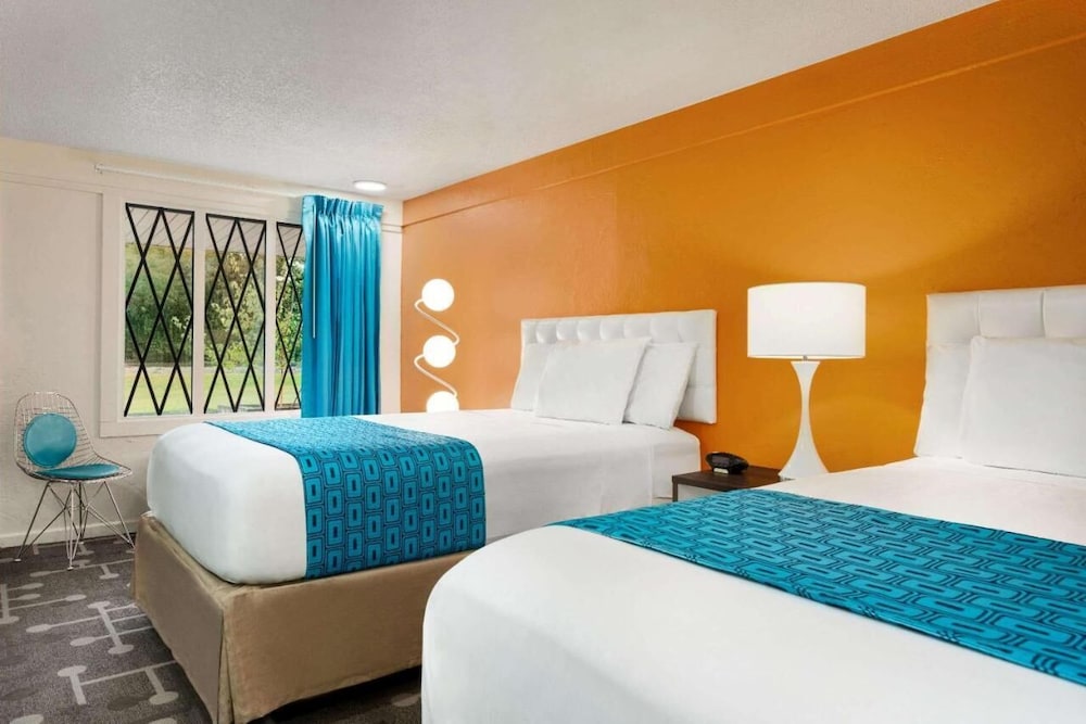Dover Inn & Suites view 2