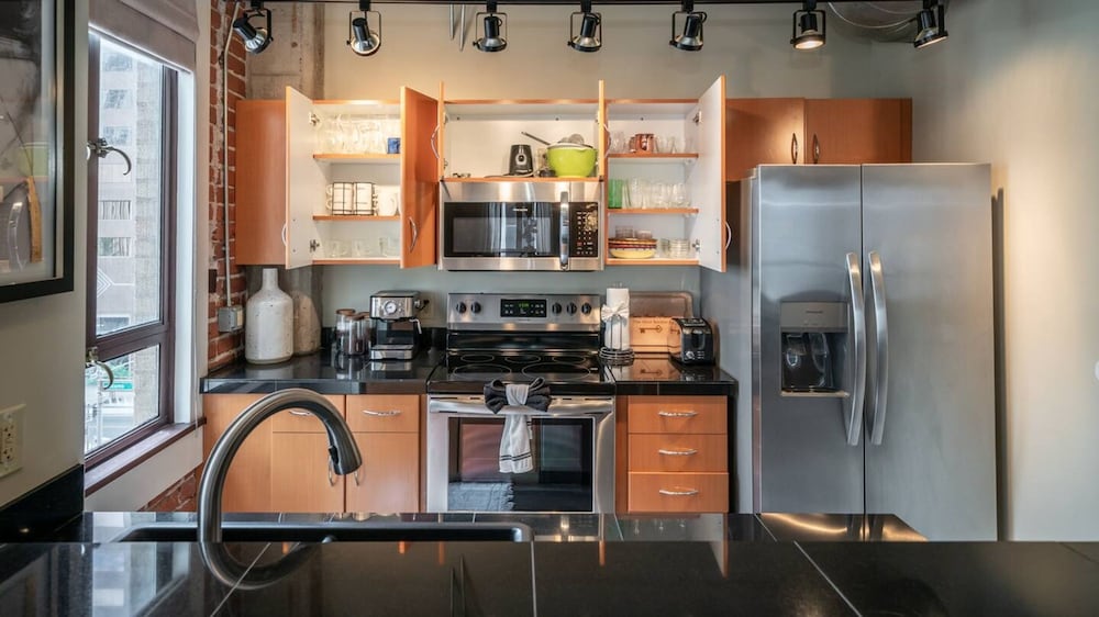 Luxury Downtown Phoenix Loft - Pool Gym Laundry