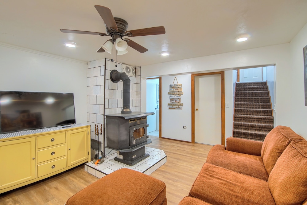 Group Getaway w/ Mtn Views: Home in Circleville!
