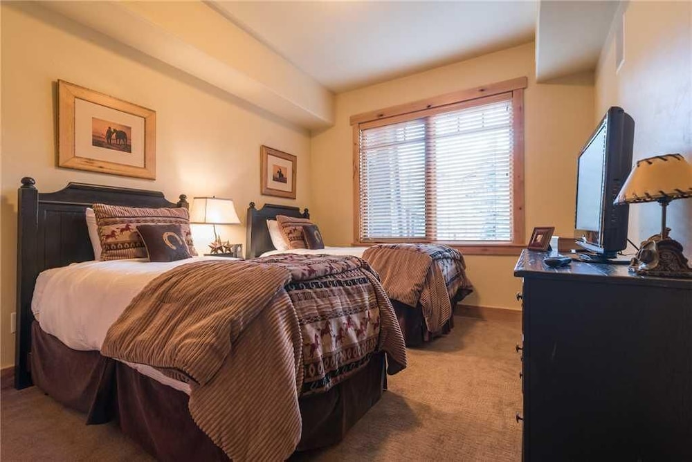 6107 Bear Lodge, Trappeur's Crossing Apartment 3
