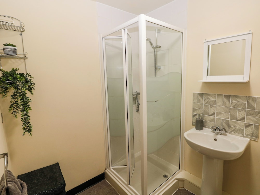 15 Sovereign House