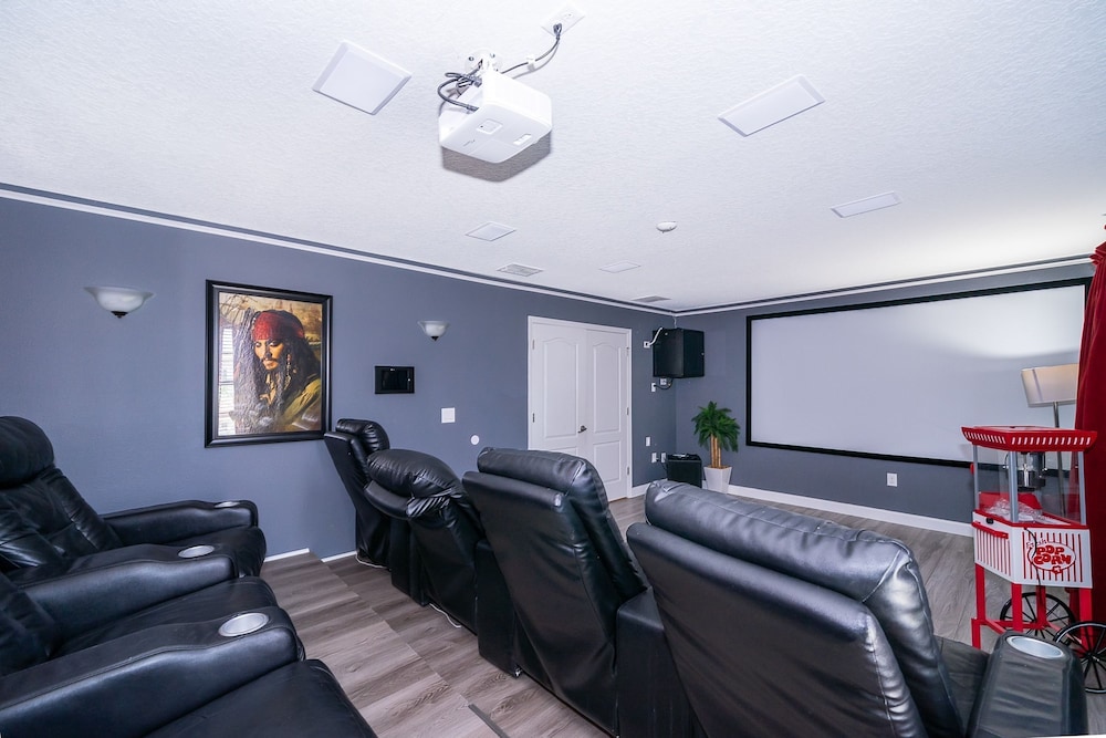 Orlandoasis by Avantstay 8bdr Pool Movie Theater Game Room Resort Access