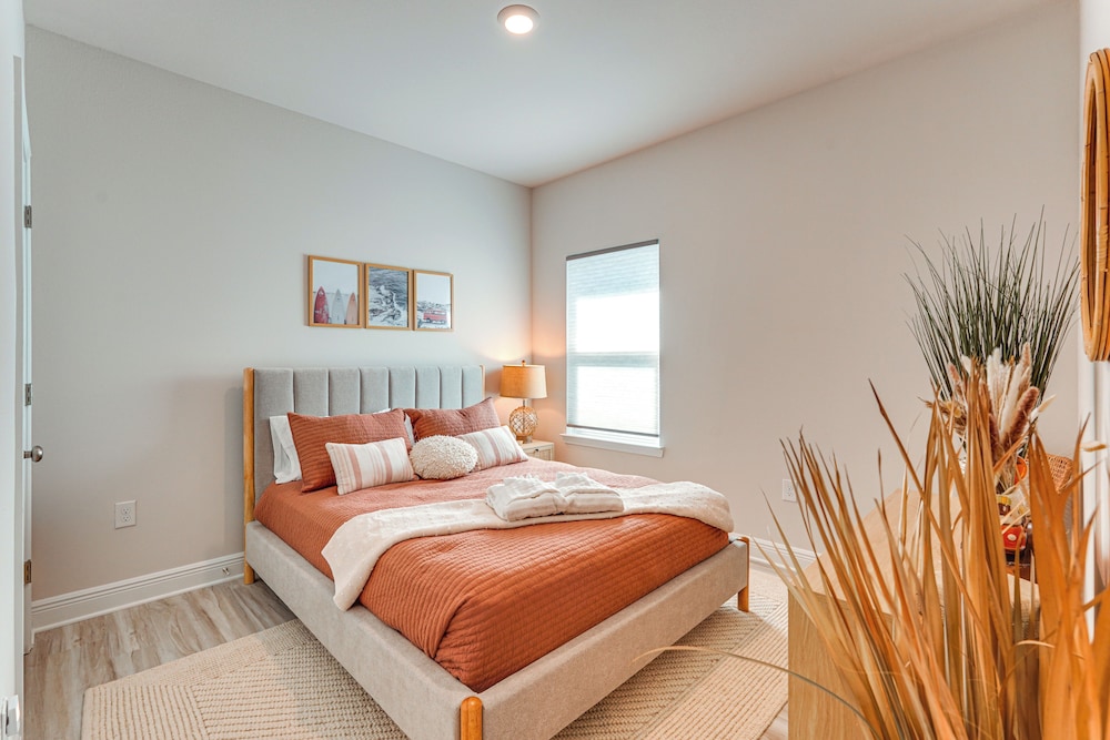 Walk to the Beach: Stylish Home in Port St Joe!