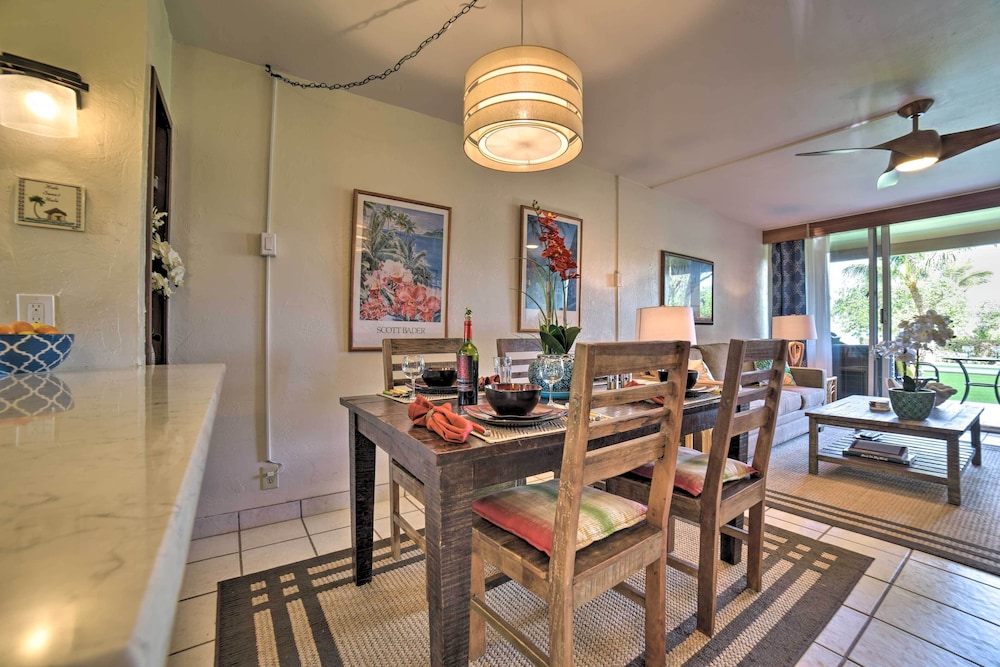 Ocean-view Kihei Condo w/ Lanai: Steps to Beach!