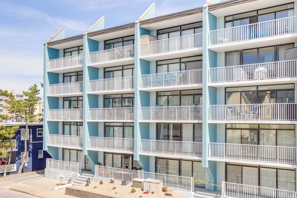 Walk to Shore: Retreat w/ Balcony in Ocean City view 2