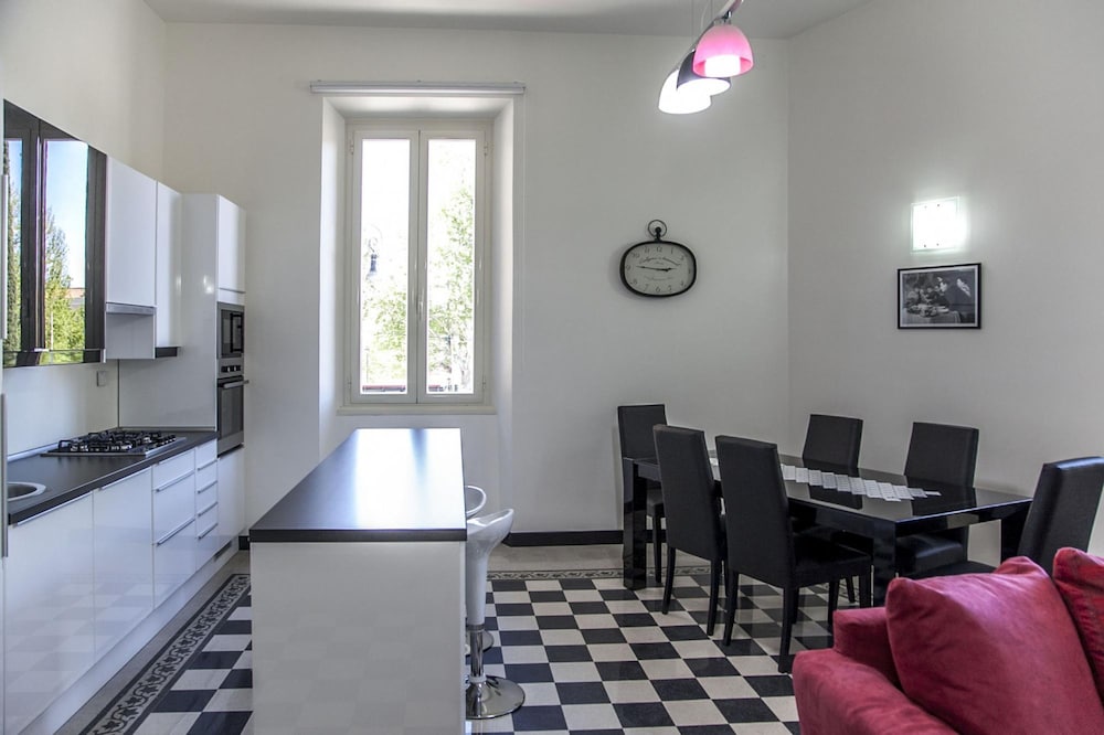 4BR Home in a Vibrant Neighborhood