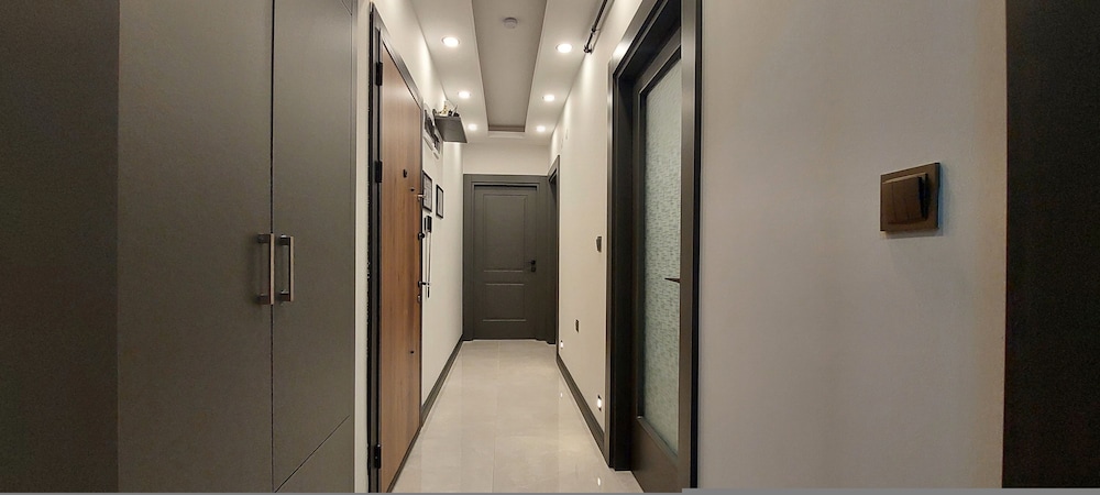 New Flat Large Living Space 1 Close to Lara Beach