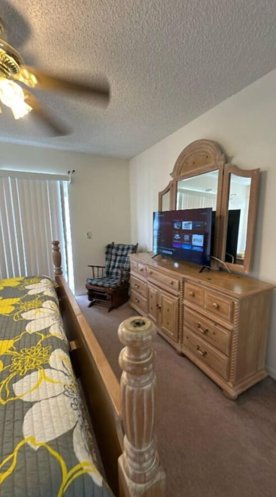 South Facing W/ Private Pool & Spa