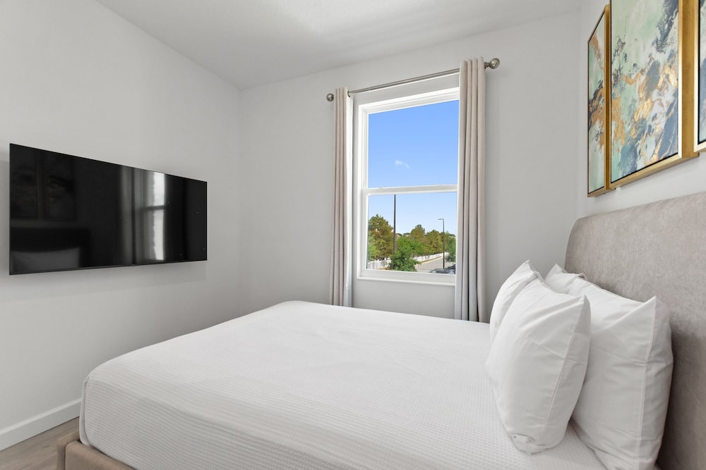 Harmony Haven Boutique Townhome At Azzure Resort Near Disney By Shine Villas 6 Bedroom Townhouse