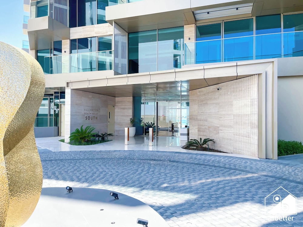 Luxury Beachfront 1BR on Palm Jumeirah & Balcony