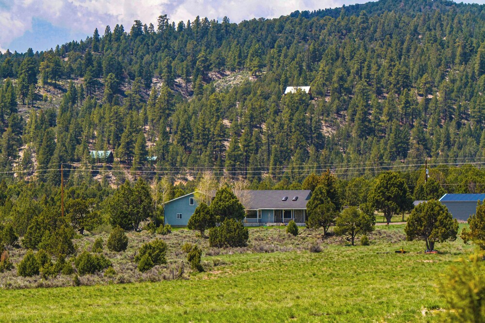 Fish Hatchery Ranch w/ Furnished Patio