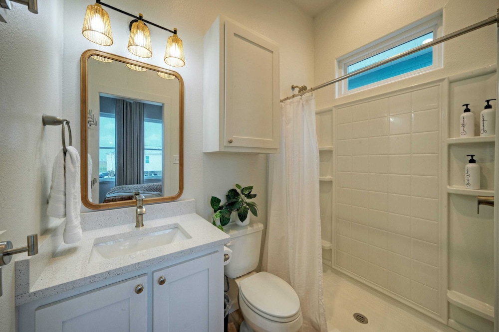 2 Homes, Sleeps 22 2 Private Pools, Firepit, Steps to Beach Boardwalk Access