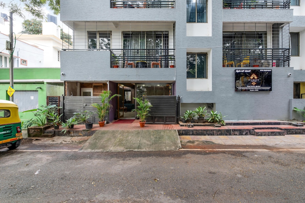 Diamond Suites Service Apartment