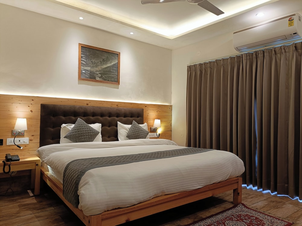 Heryk Hillview Hotel