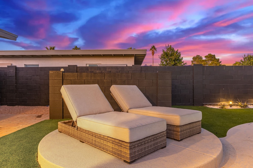 NEW The Wentworth Luxe Retreat Pool Spa