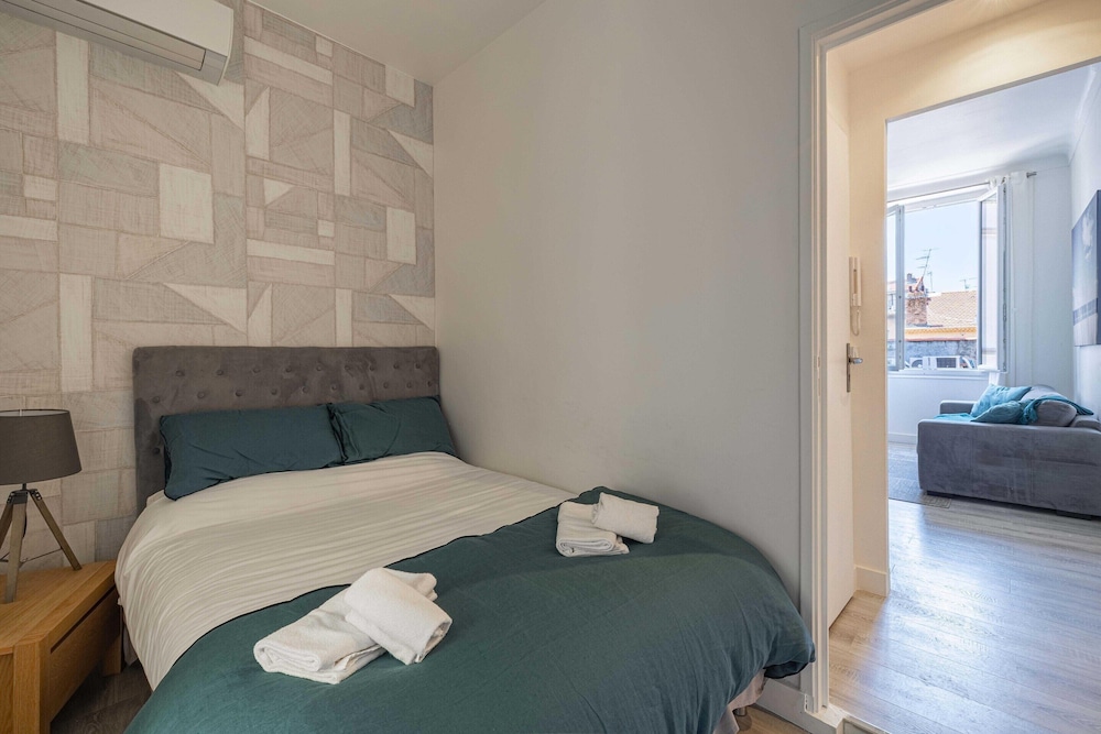 Beautiful Renovated Apartment - Carre D'or - 1br/2p photo 2