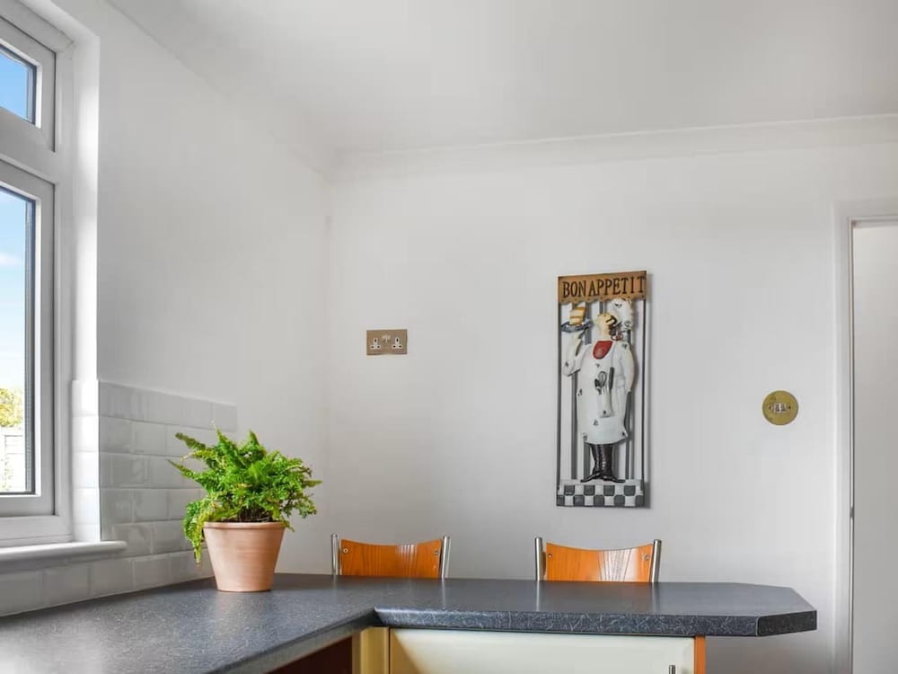 The Hideaway - Spacious 3 Bedroom Apartment