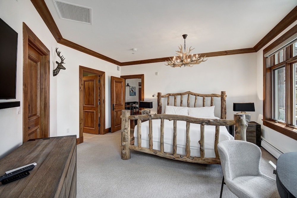 Ski-in Ski-out 1 Bdr+den In Exclusive Horizon Pass 1 Bedroom Condo by RedAwning