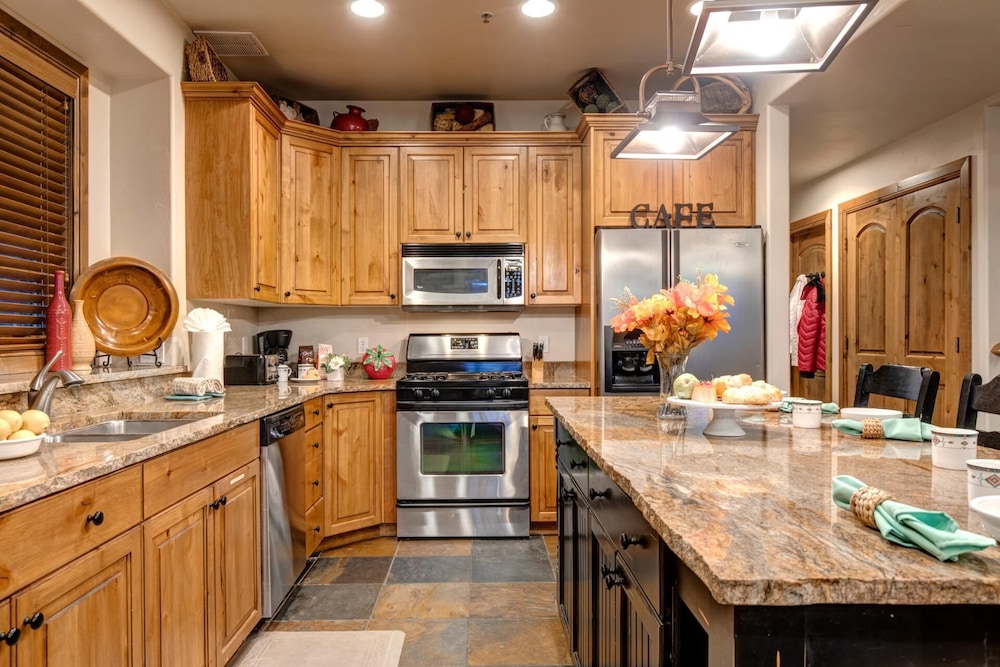 Park City KBM Resorts Walk To Main Street And To Park City Mountain, Hot Tub, On Free Citywide Bus Route 2 Units, 8 Bedrooms Ml-1341