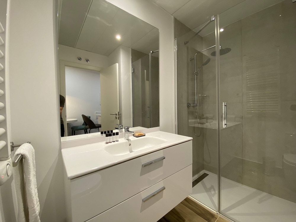w Warm Modern 1BR Apartment in Chueca
