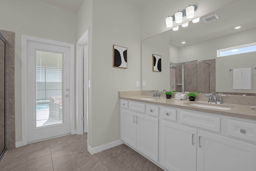 Upstay: Family Retreat w Pool, Cinema & Games Room