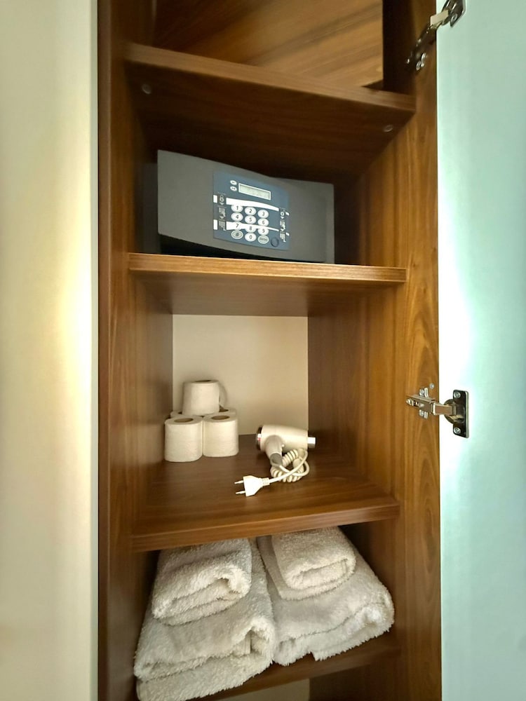 Condo Studio Plaza