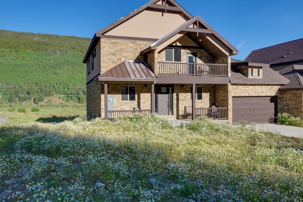 Aspen Grove Views: Spacious Duplex 5 Mi to Breck