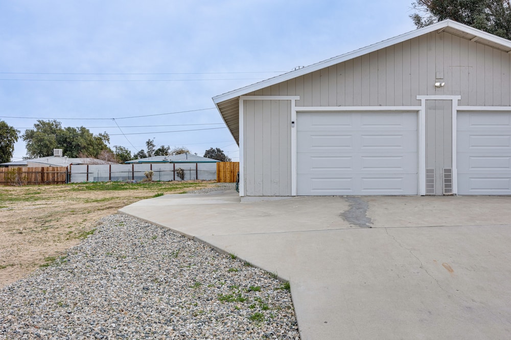 Convenient Joshua Tree Apartment - Walk to Town! view 2
