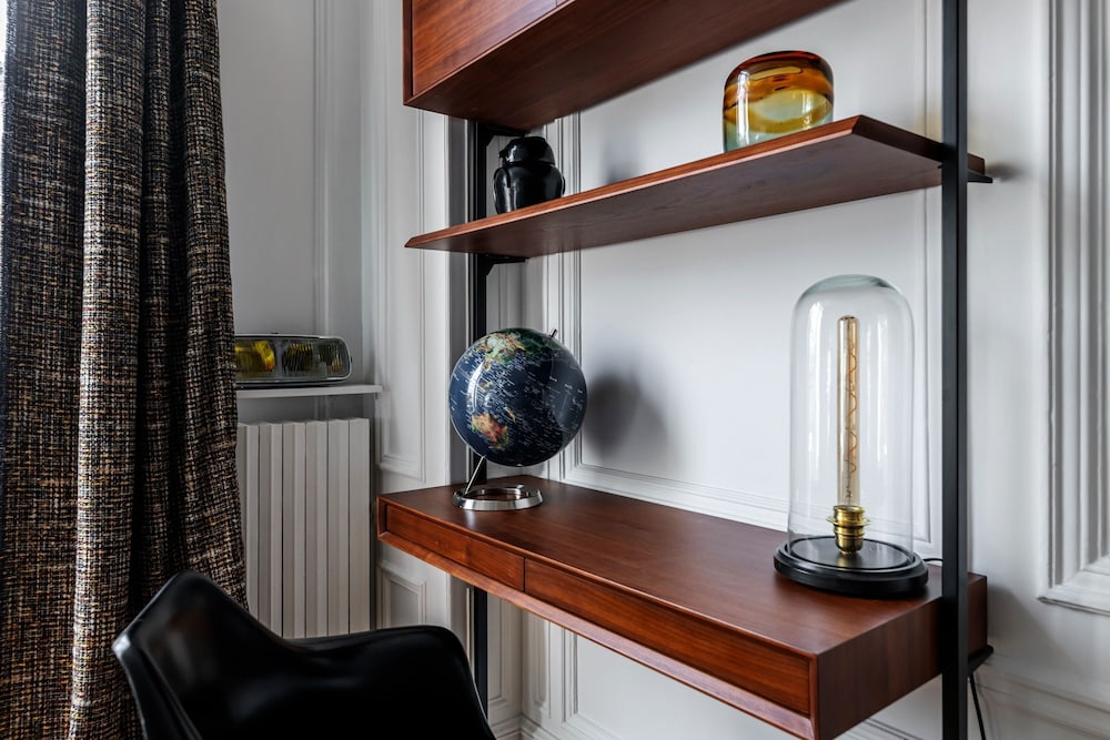 Prestigious Apartment Near the Trocadero